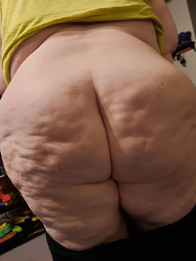 BBW Wife Showing Off Her Ass