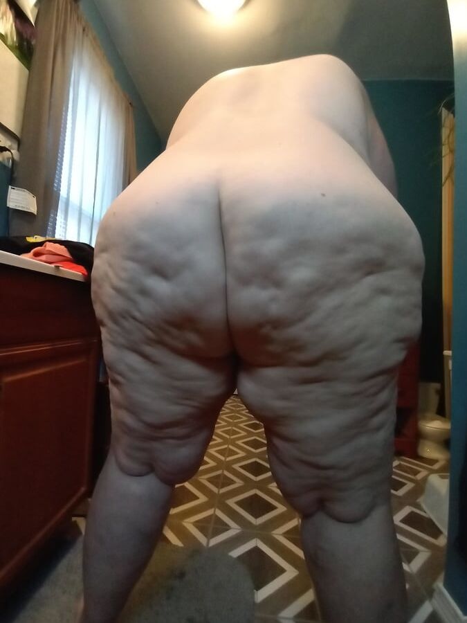 BBW Wife Showing Off Her Ass
