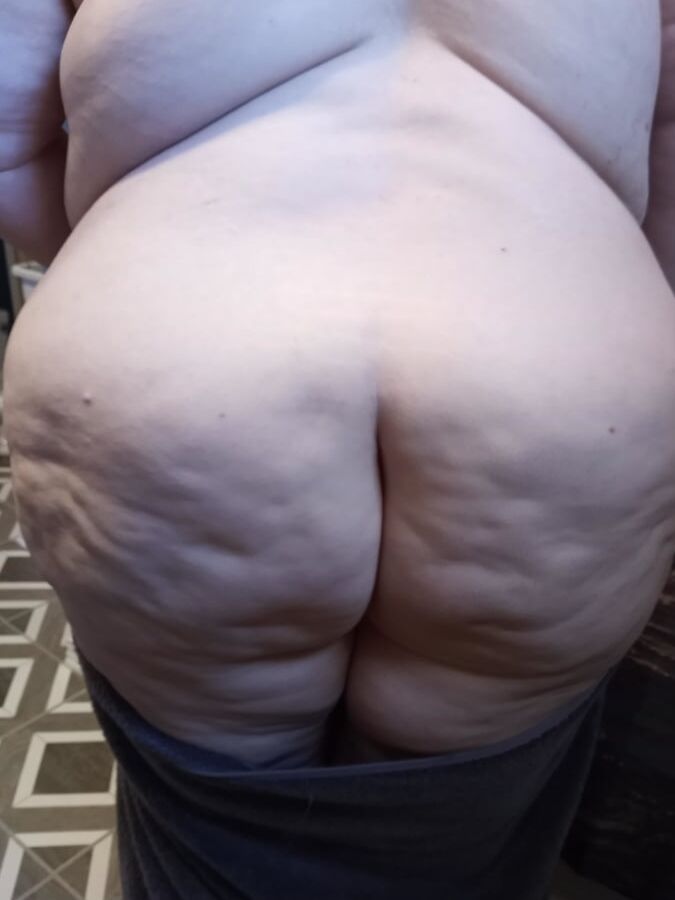 BBW Wife Showing Off Her Ass