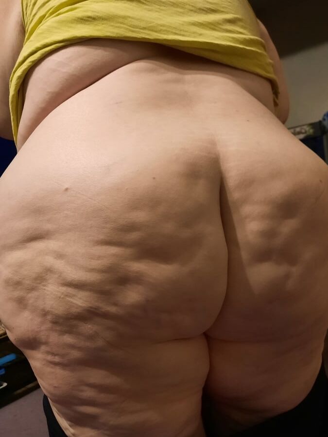 BBW Wife Showing Off Her Ass