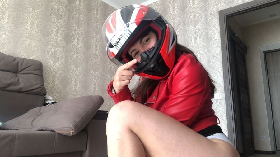 Hot Masturbation In The Morning with Horny Teen (18+) Babe
