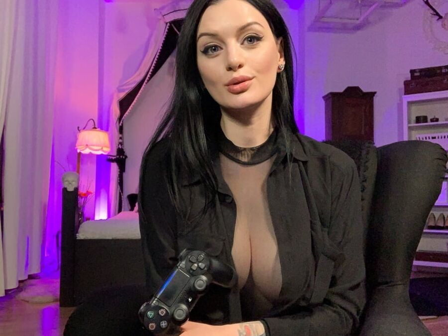 Busty German MILF Alissa Noir Anal and Pussy Masturbation