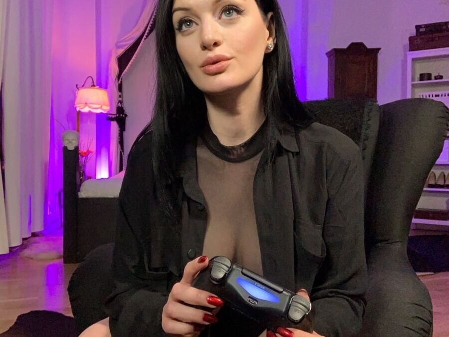 Busty German MILF Alissa Noir Anal and Pussy Masturbation
