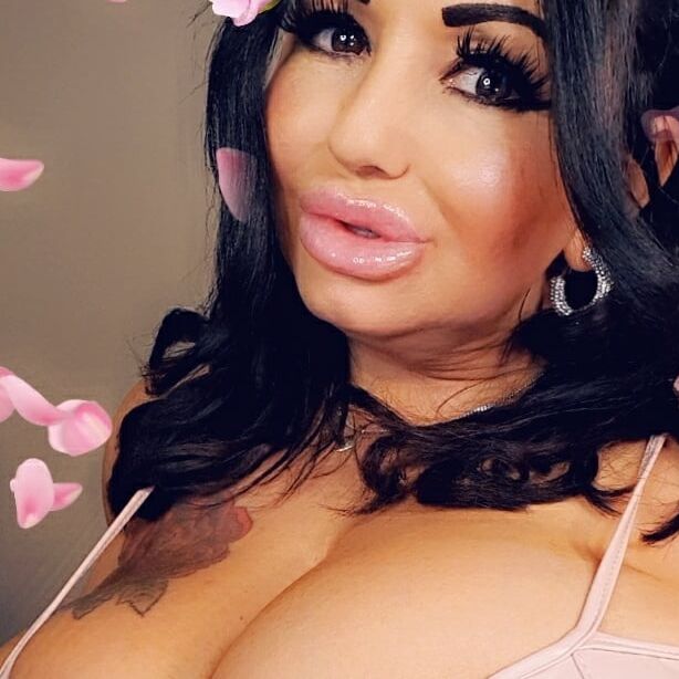 Homewrecking plumper cumslut milf gilf