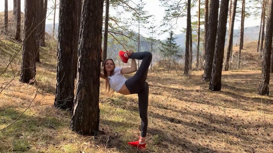 Big Ass Russian Teen Strips and Masturbates Outdoor
