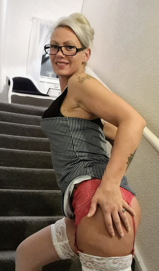 Sexy blonde in secretary outfits, officially out of hour vie