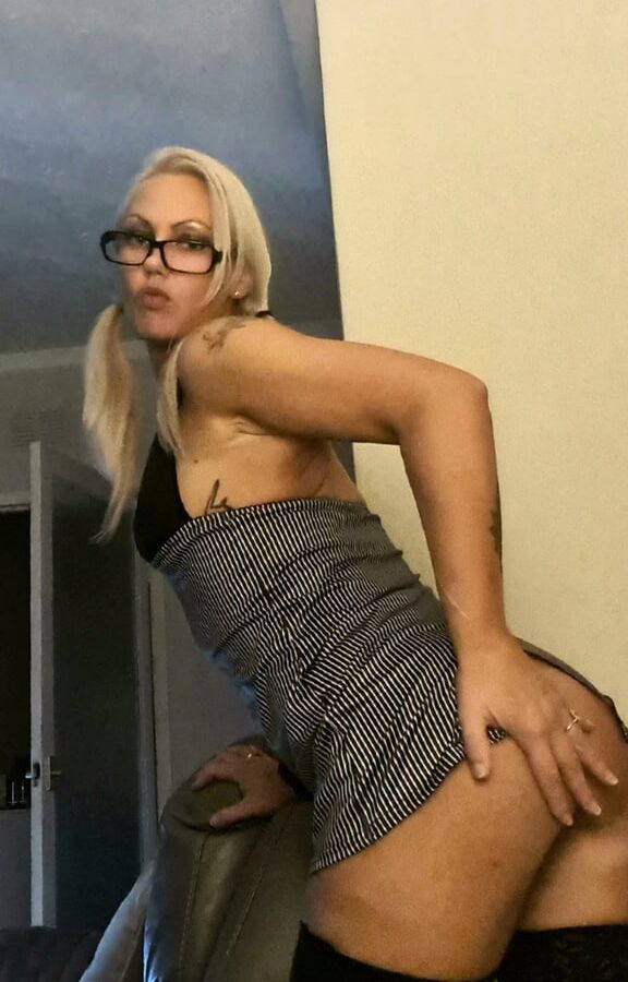 Sexy blonde in secretary outfits, officially out of hour vie