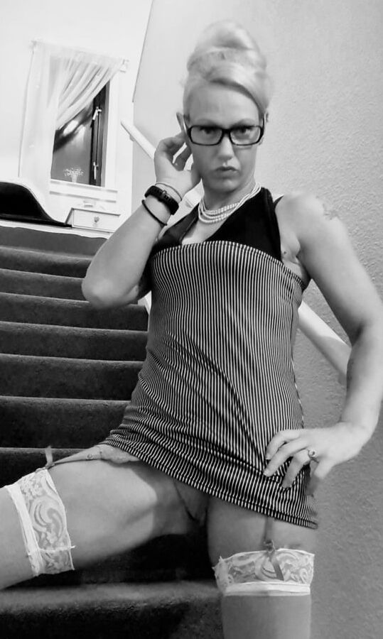 Sexy blonde in secretary outfits, officially out of hour vie