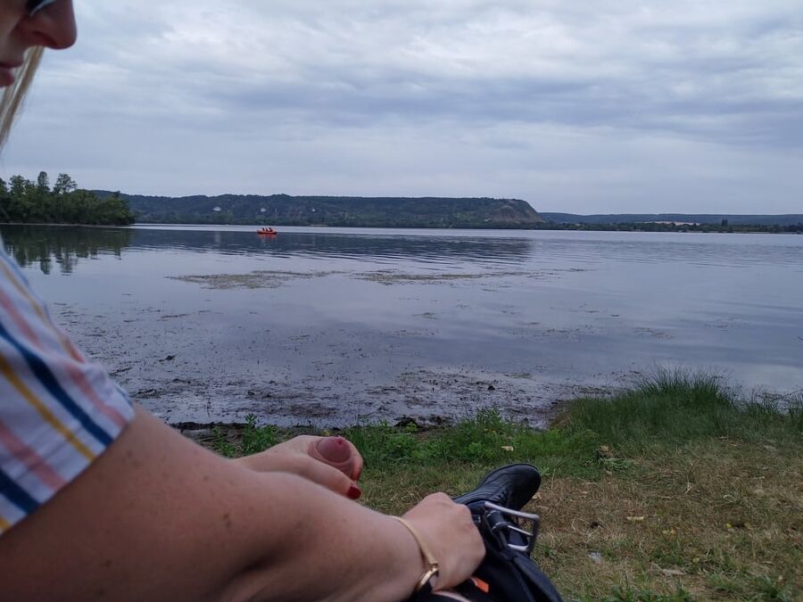 Exhib and public blowjob by the lake