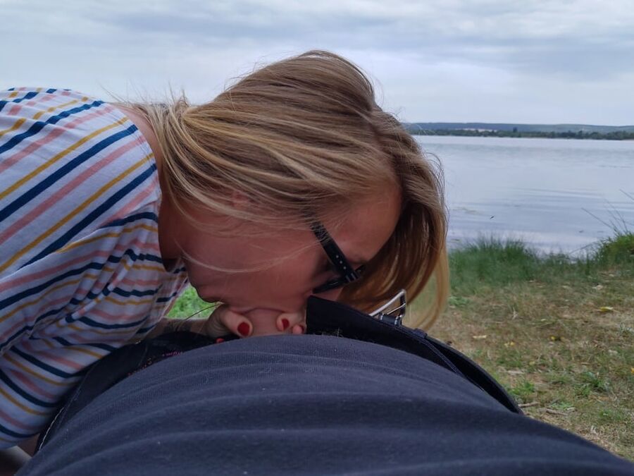 Exhib and public blowjob by the lake