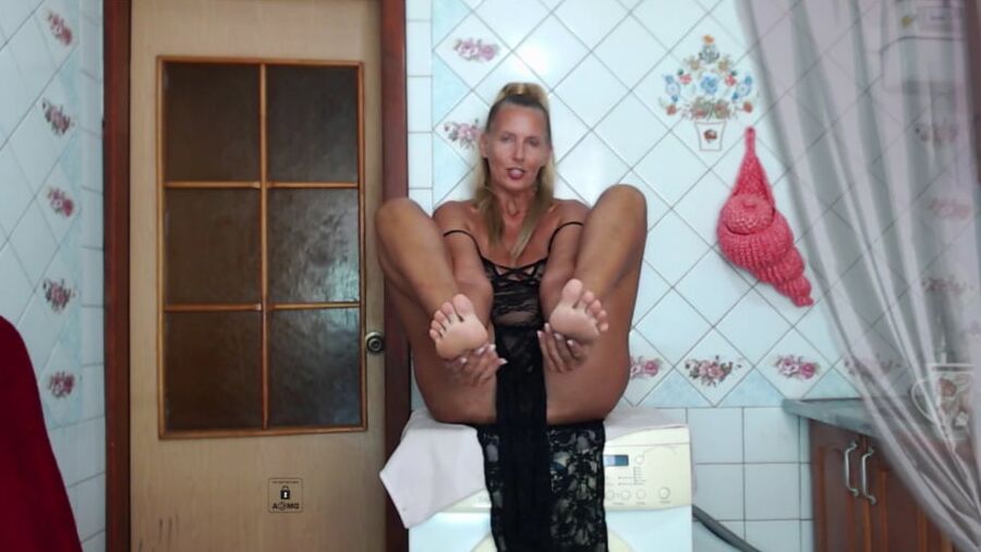 Lukerya's delicious feet again