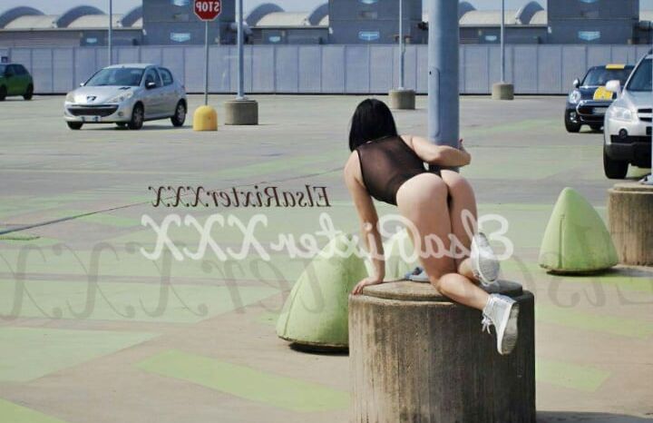 Exhibitionist ElsaRixterXXX