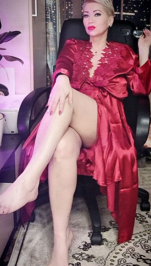 Russian MILF AimeeParadise is a glamorous bitch .!.