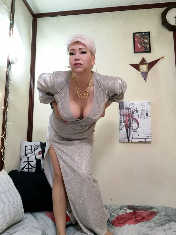 Russian MILF AimeeParadise is a glamorous bitch .!.