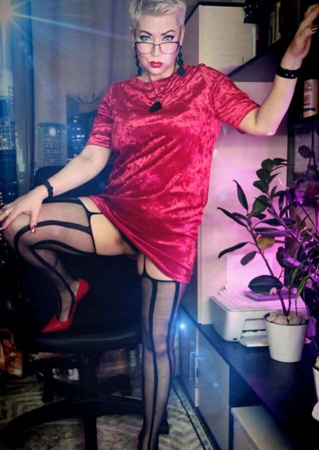 Russian MILF AimeeParadise is a glamorous bitch .!.