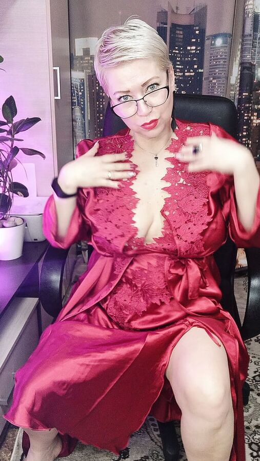 Russian MILF AimeeParadise is a glamorous bitch .!.
