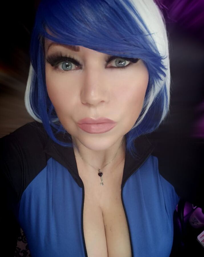 Russian MILF AimeeParadise is a glamorous bitch .!.
