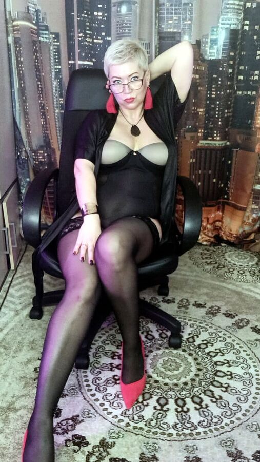 Russian MILF AimeeParadise is a glamorous bitch .!.