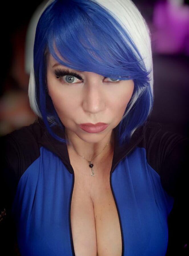 Russian MILF AimeeParadise is a glamorous bitch .!.