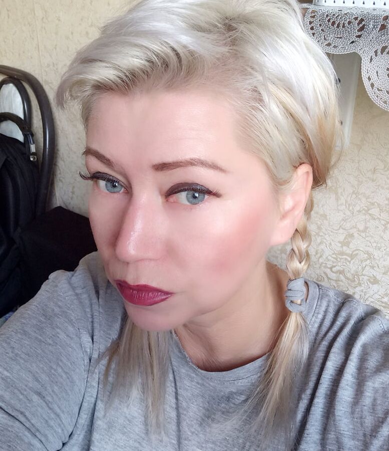 Russian MILF AimeeParadise is a glamorous bitch .!.