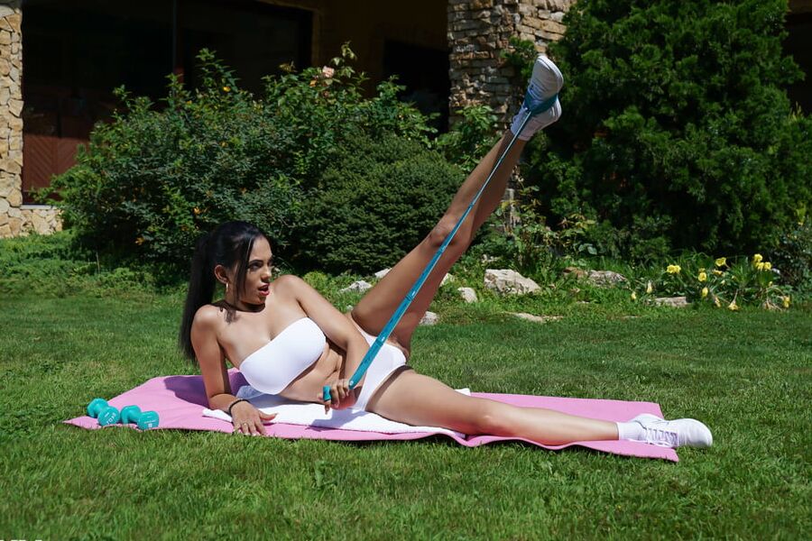 Katrina Moreno - Lower Body Assist