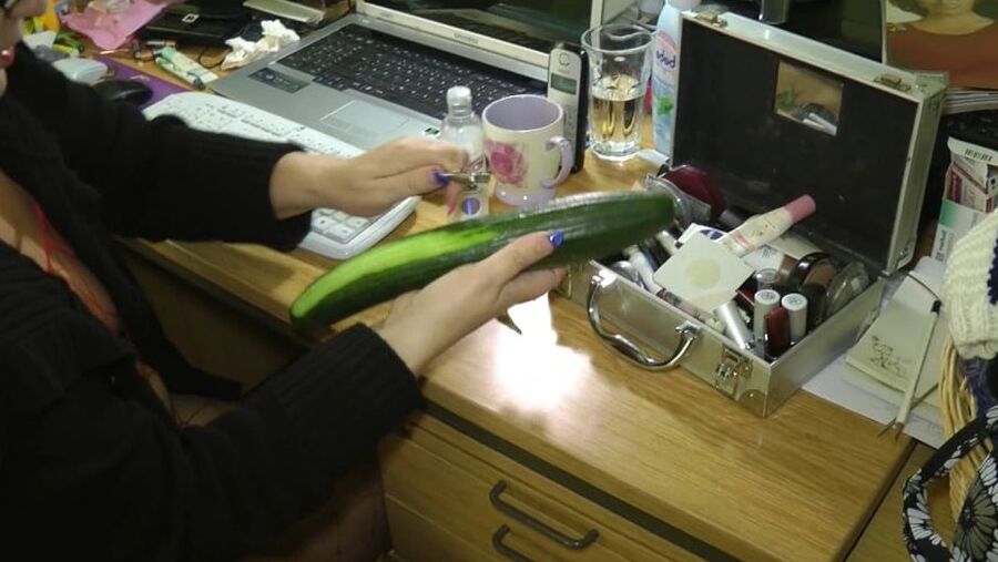 Annadevot - The CUCUMBER as anal spare?