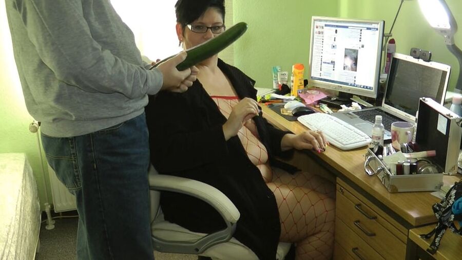 Annadevot - The CUCUMBER as anal spare?