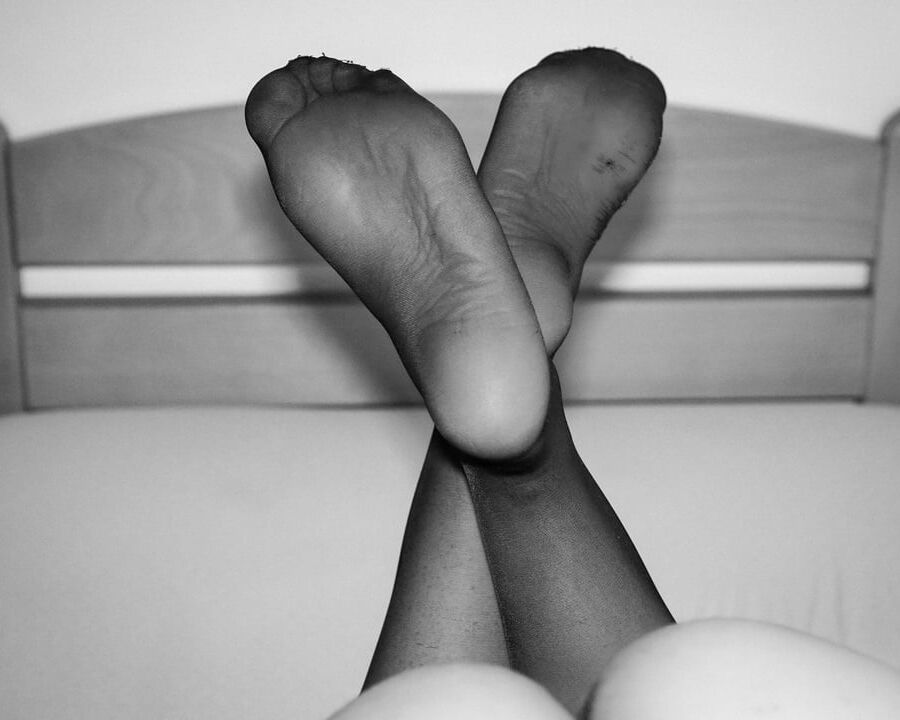 ArtisticWife and her feet