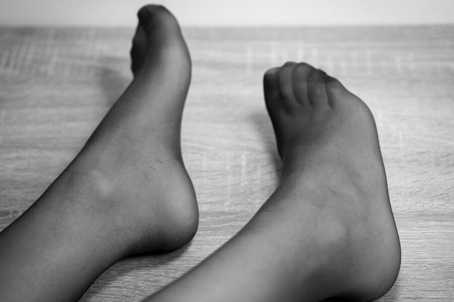 ArtisticWife and her feet