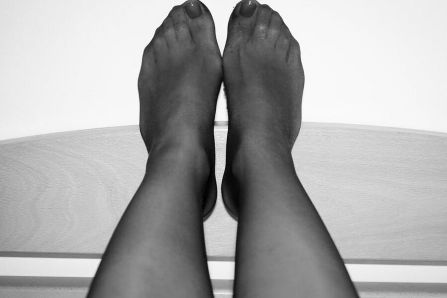ArtisticWife and her feet