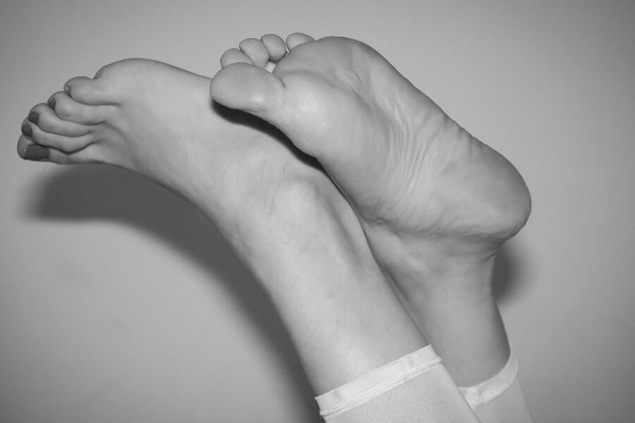 ArtisticWife and her feet