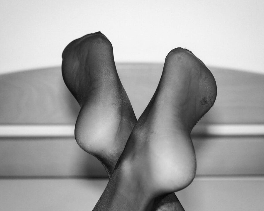 ArtisticWife and her feet