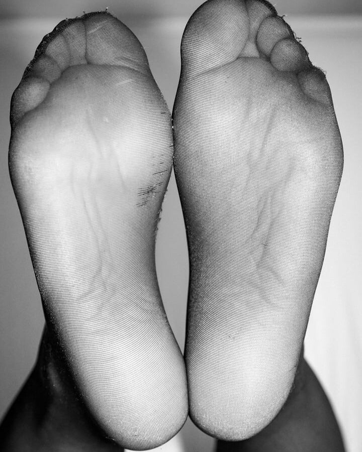 ArtisticWife and her feet