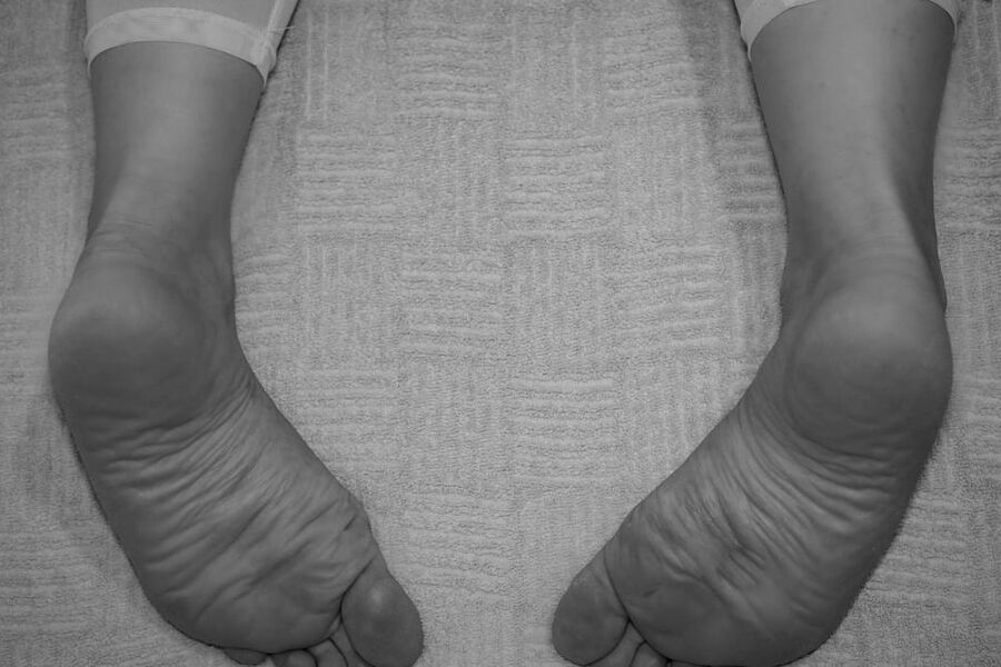 ArtisticWife and her feet