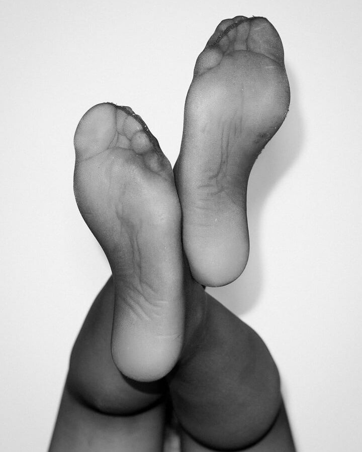 ArtisticWife and her feet