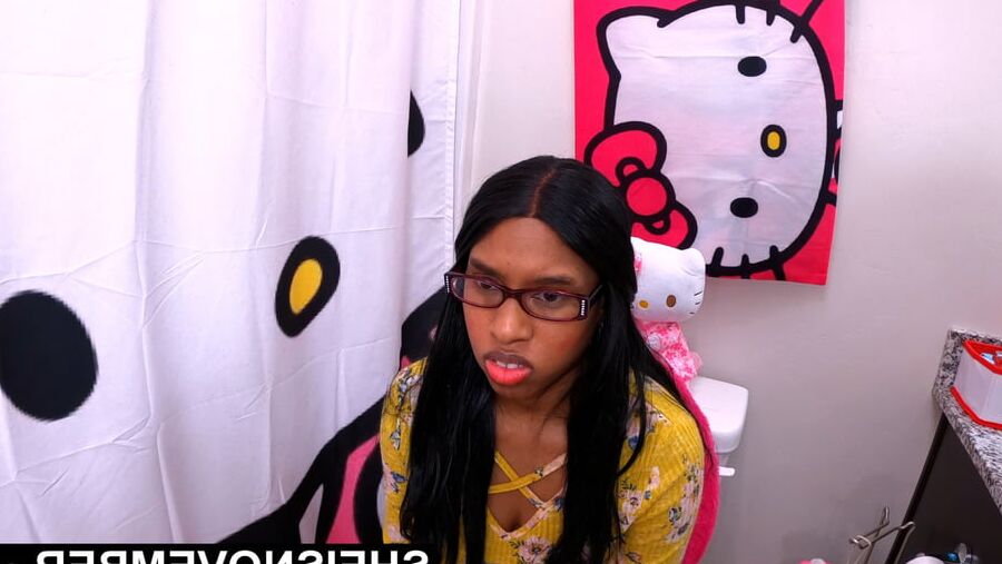 Watching My Step Daughter On Toilet Pissing With Legs Open