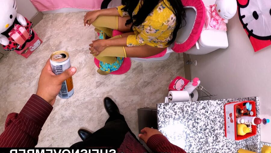 Watching My Step Daughter On Toilet Pissing With Legs Open