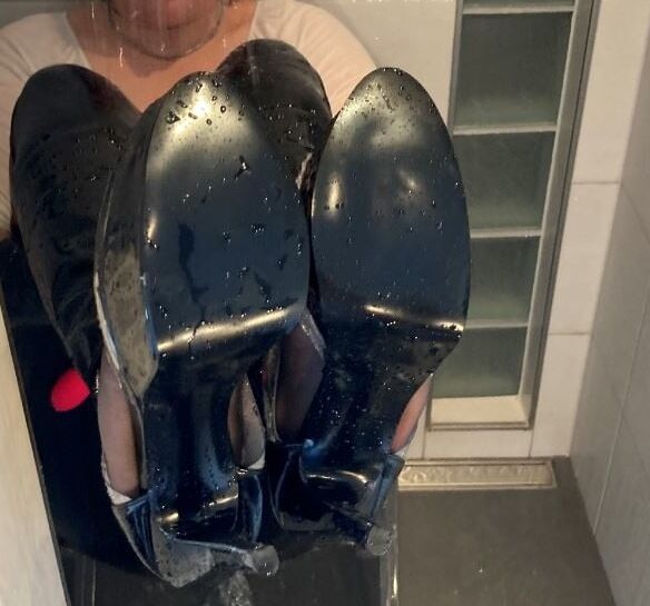 Leggings, Boots and Masturbation in Shower