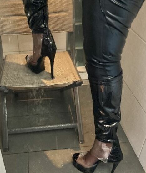Leggings, Boots and Masturbation in Shower