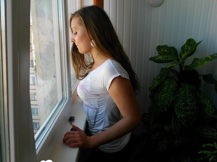 Sister's friend plays with a big plug