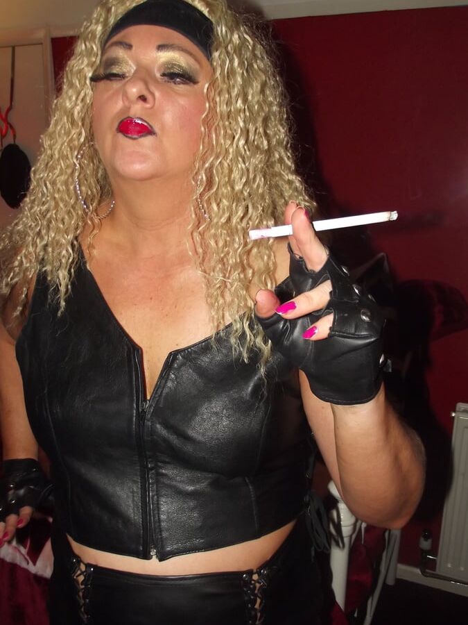 ALL LEATHER WHORE