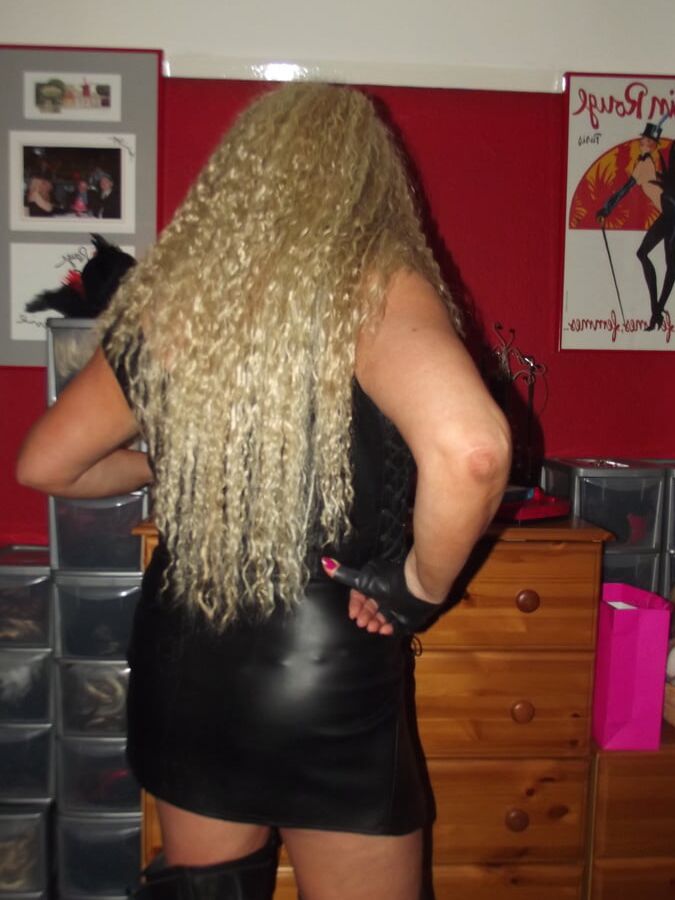 ALL LEATHER WHORE