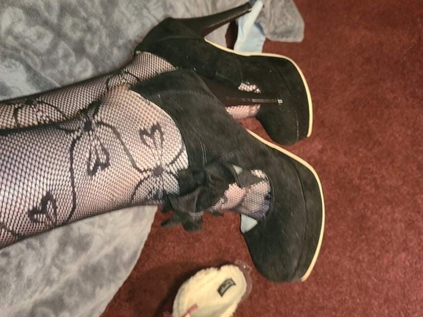 The cute piggy Lil Plumflowers Lovely Stockings Feet n Shoes