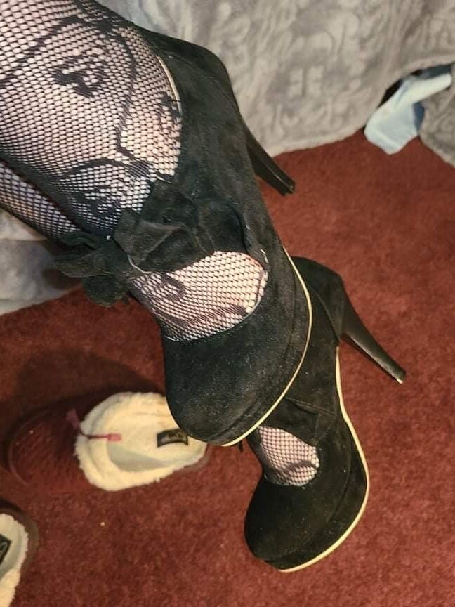 The cute piggy Lil Plumflowers Lovely Stockings Feet n Shoes