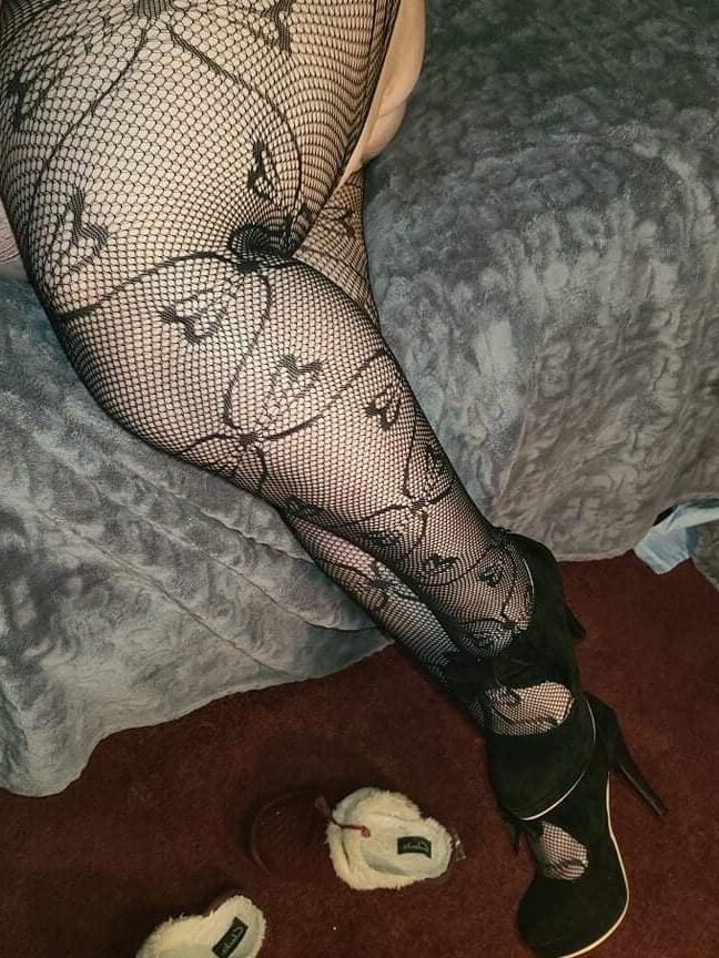 The cute piggy Lil Plumflowers Lovely Stockings Feet n Shoes