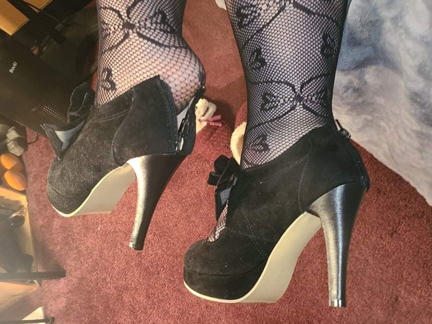 The cute piggy Lil Plumflowers Lovely Stockings Feet n Shoes