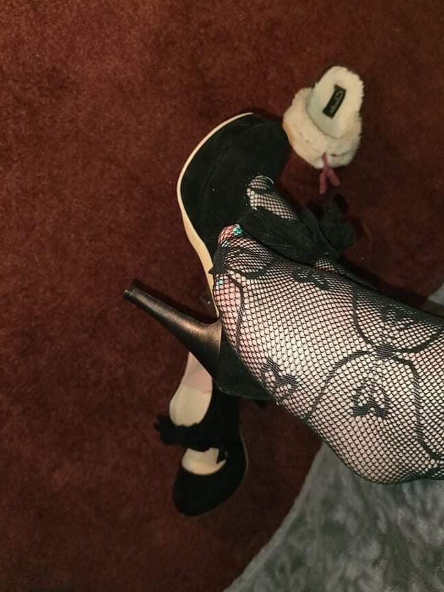 The cute piggy Lil Plumflowers Lovely Stockings Feet n Shoes