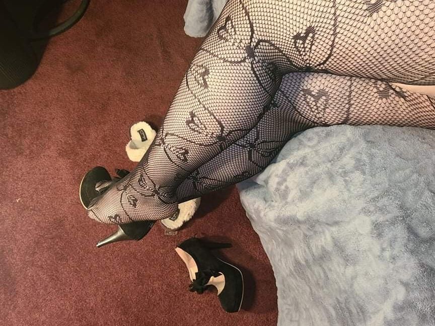 The cute piggy Lil Plumflowers Lovely Stockings Feet n Shoes