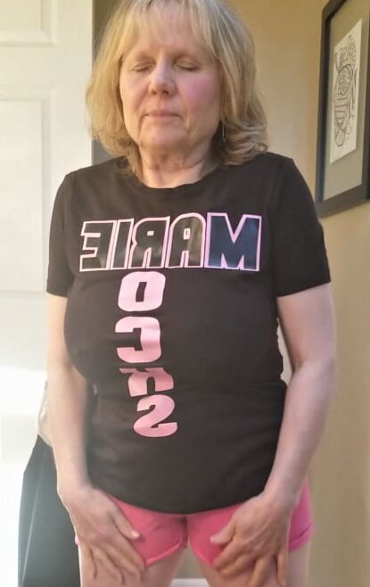 Hot granny MarieRocks changes in and out of clothes