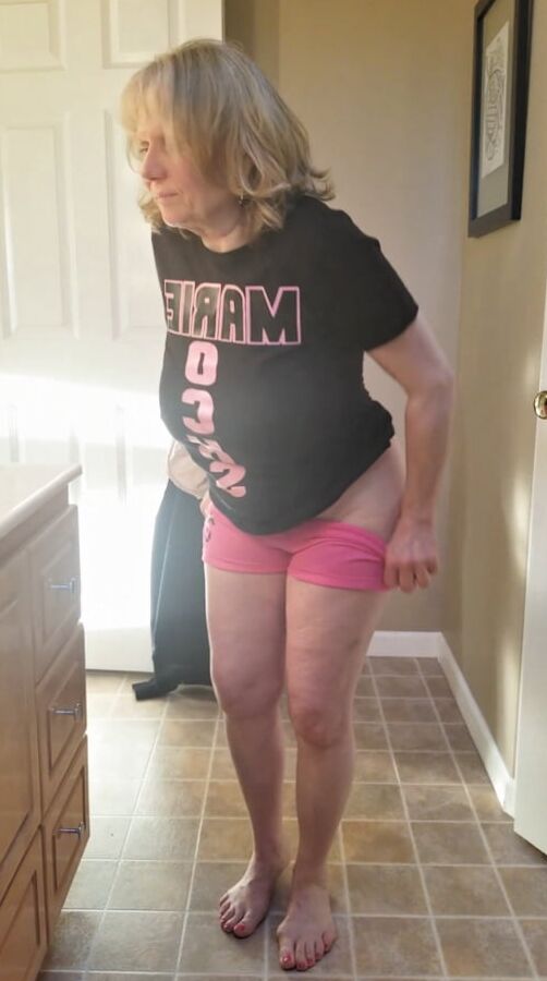 Hot granny MarieRocks changes in and out of clothes